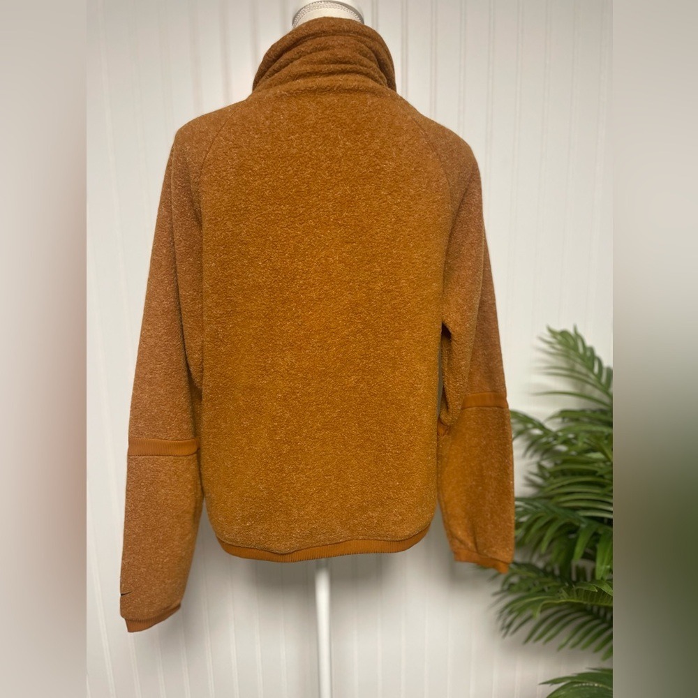 Nike  Therma Cowl Neck Camel Cozy Training Pullover Women's Small - Picture 2 of 12